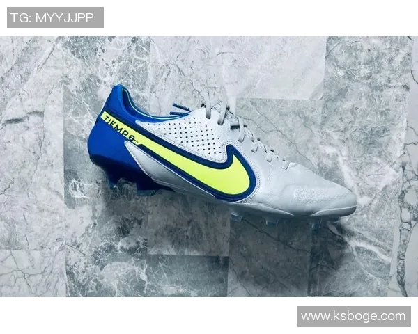 传奇球星与经典足球鞋的巅峰对决见证绿茵场永恒荣耀 传奇球星与经典足球鞋的巅峰对决见证绿茵场永恒荣耀